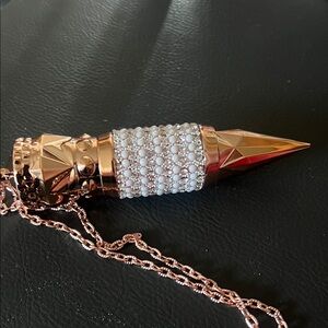 Elegant Pearl and Gold Pendant Necklace